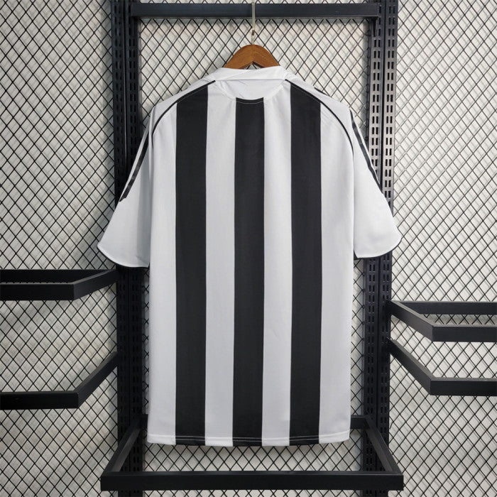 Newcastle FC 2004-2006 Home Jersey