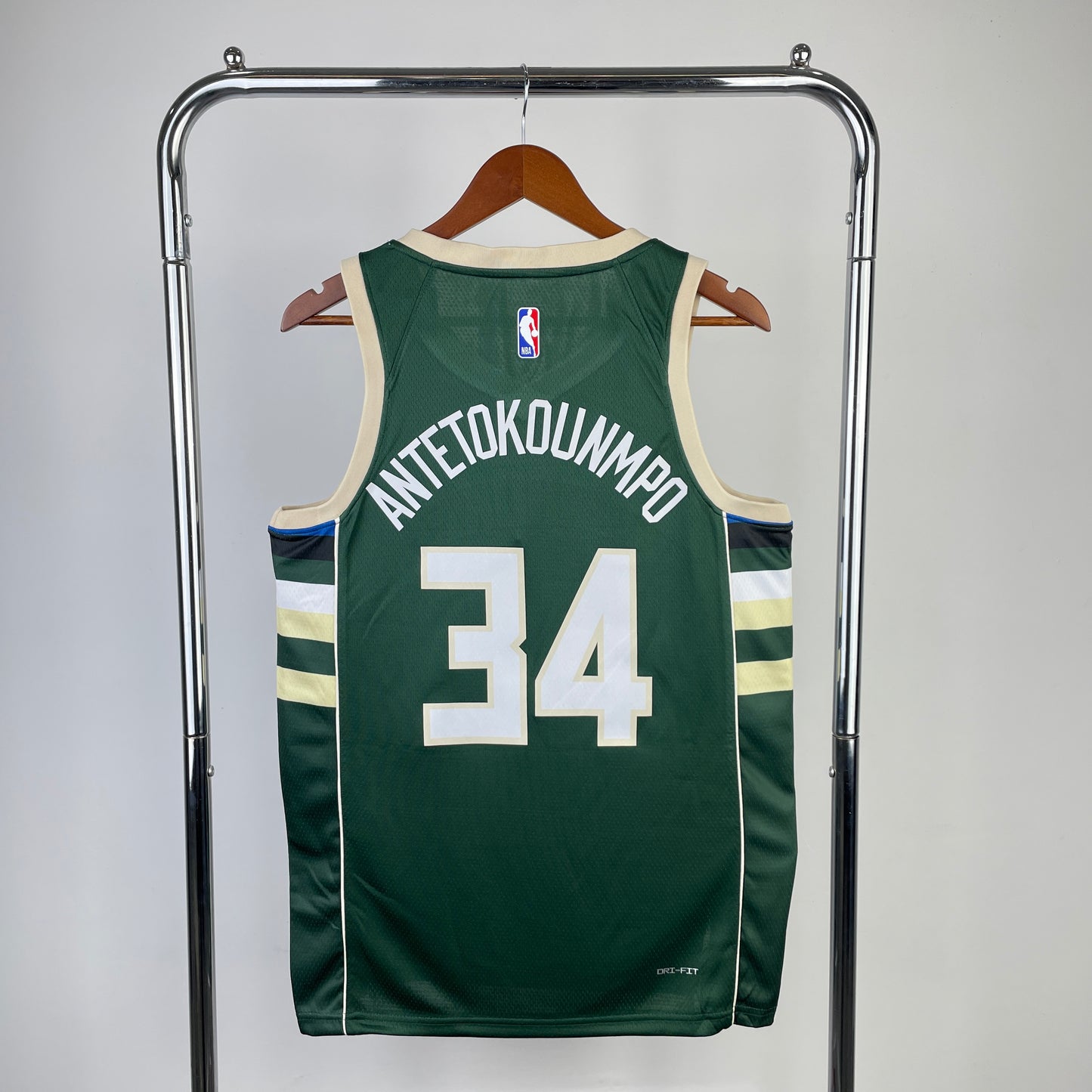 Milwaukee Bucks 2023-24 Nike Green Swingman Jersey - Icon Edition