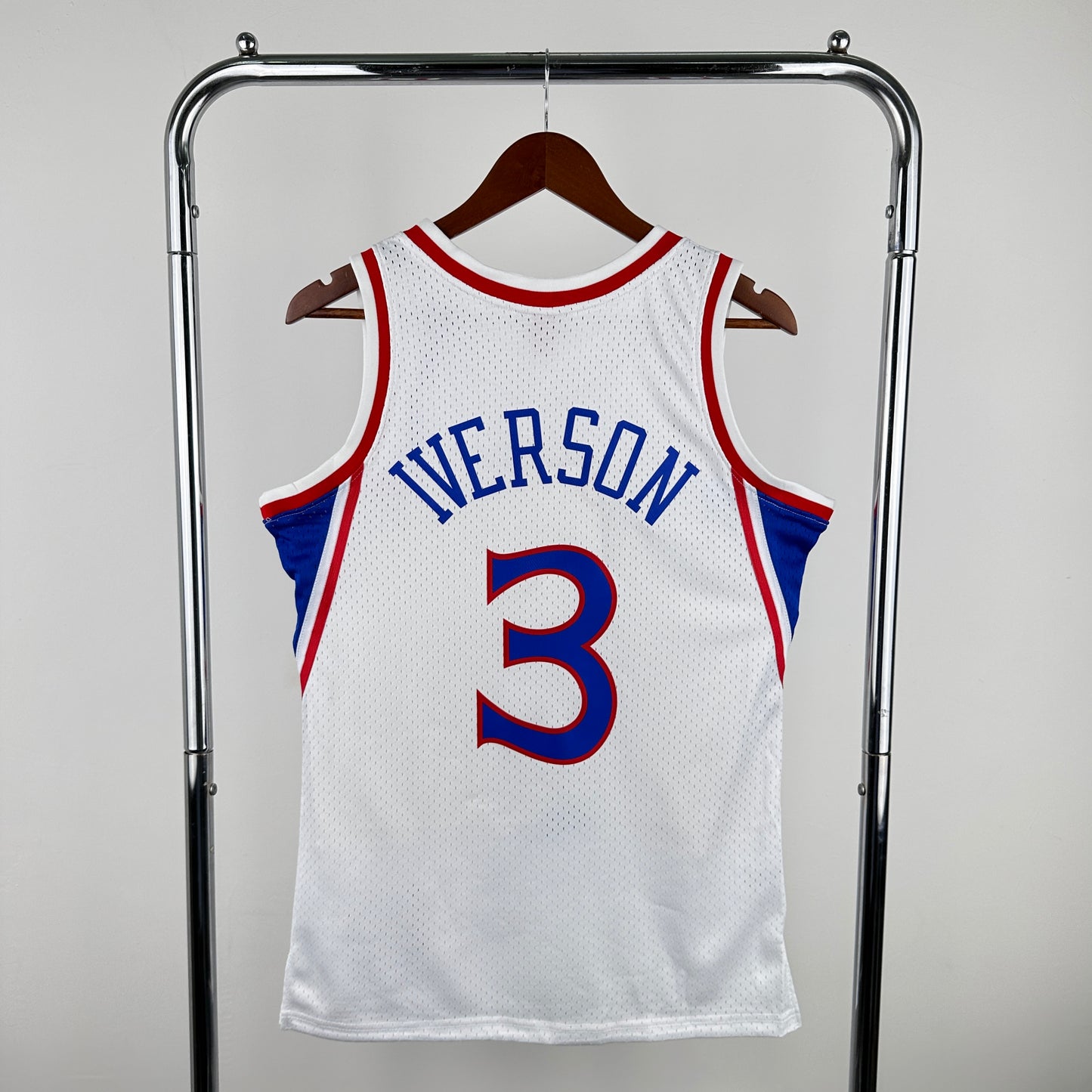 Philadelphia 76ers 1996-97 Allen Iverson White Mitchell & Ness Swingman Hardwood Classics Jersey